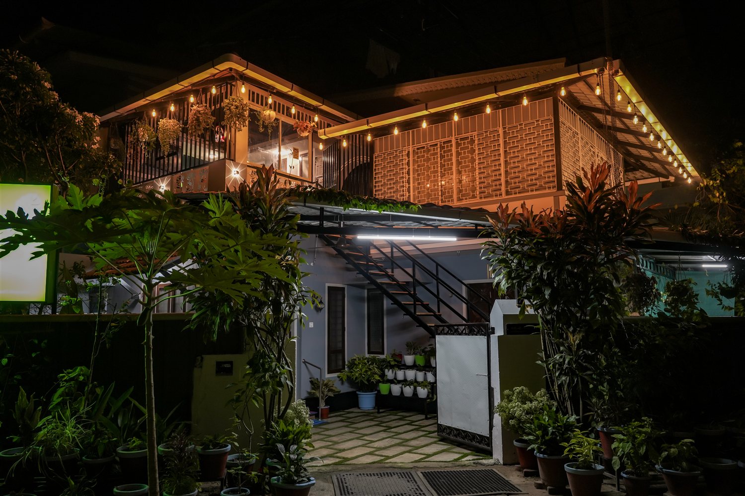 Nello's Home Stay exterior