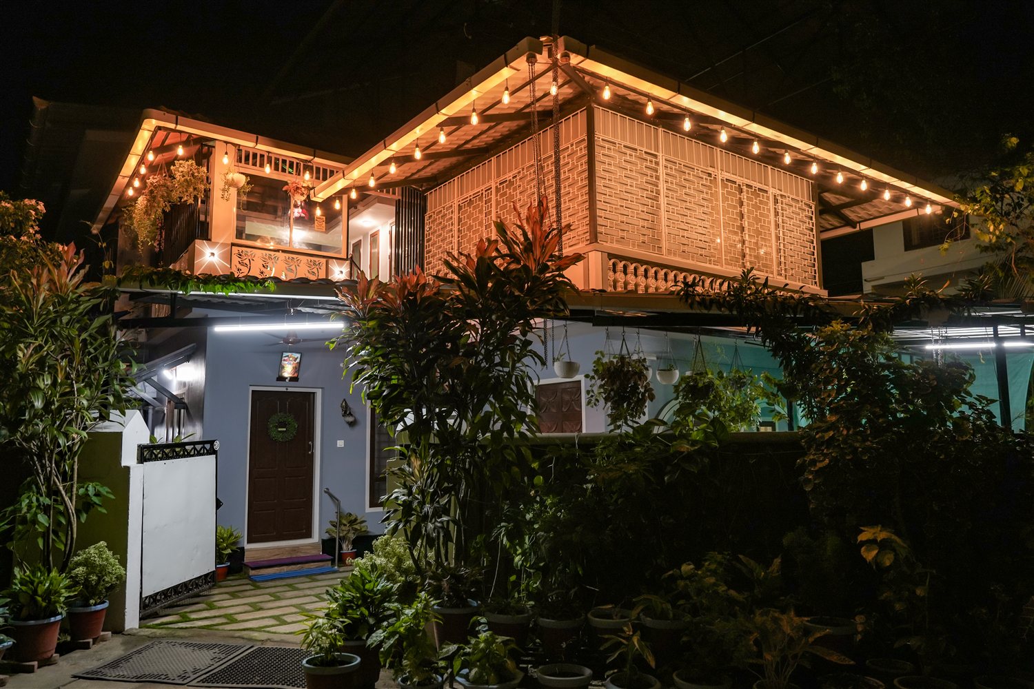 Nello's Home Stay entrance