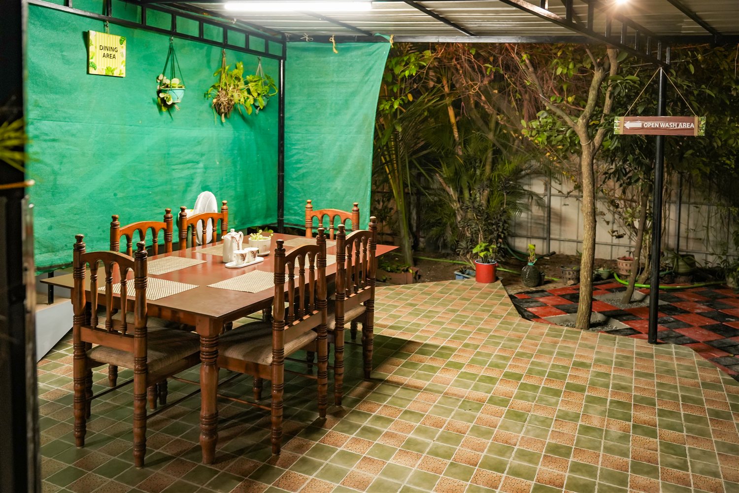 Garden courtyard at Nello's Home Stay